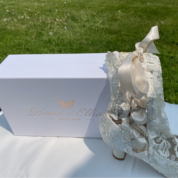 Lace up Victorian boots - Picture 4 of 4